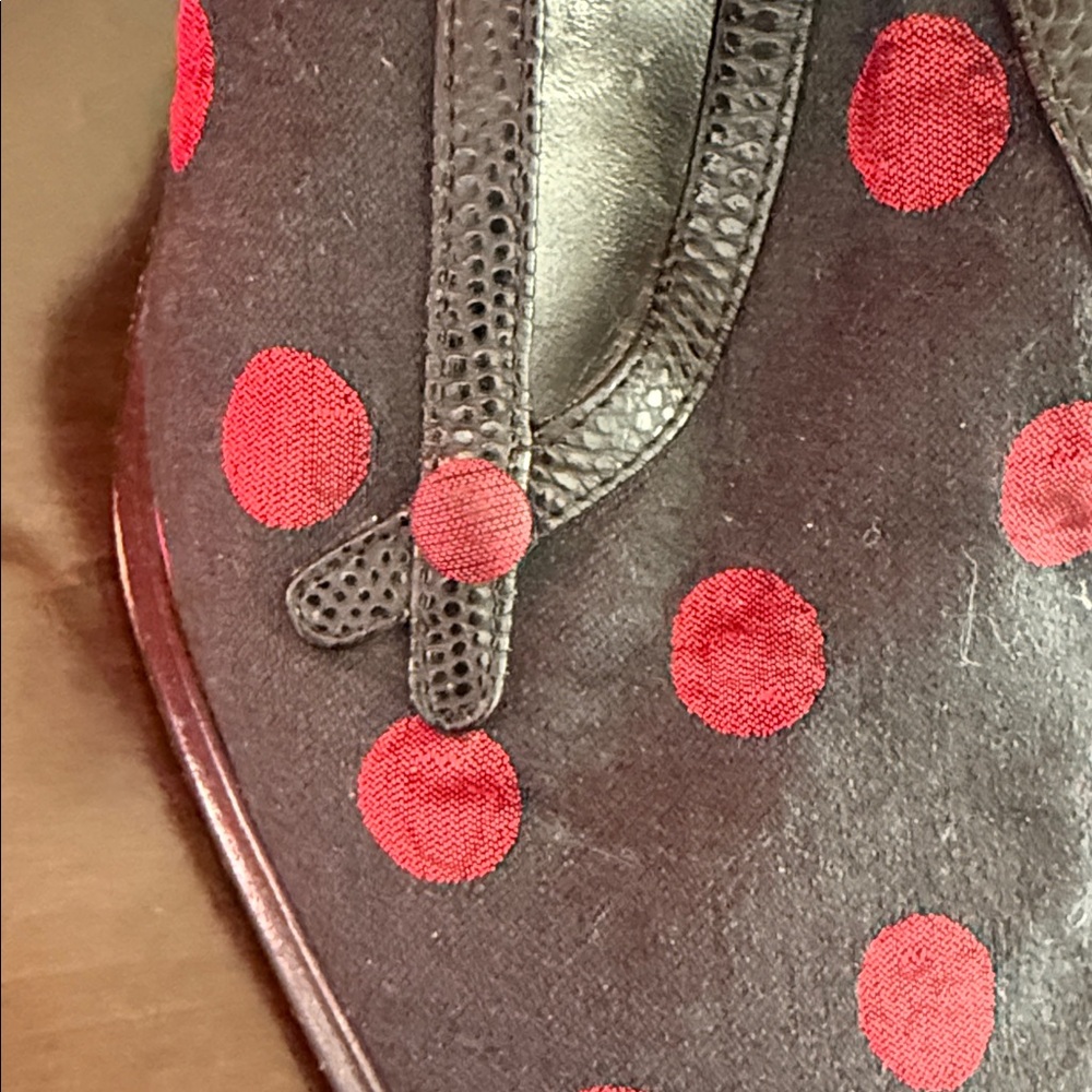 Size 40 Gianfranco Ferre made in Italy Black and Red Polka Dot Heels - Picture 3 of 8